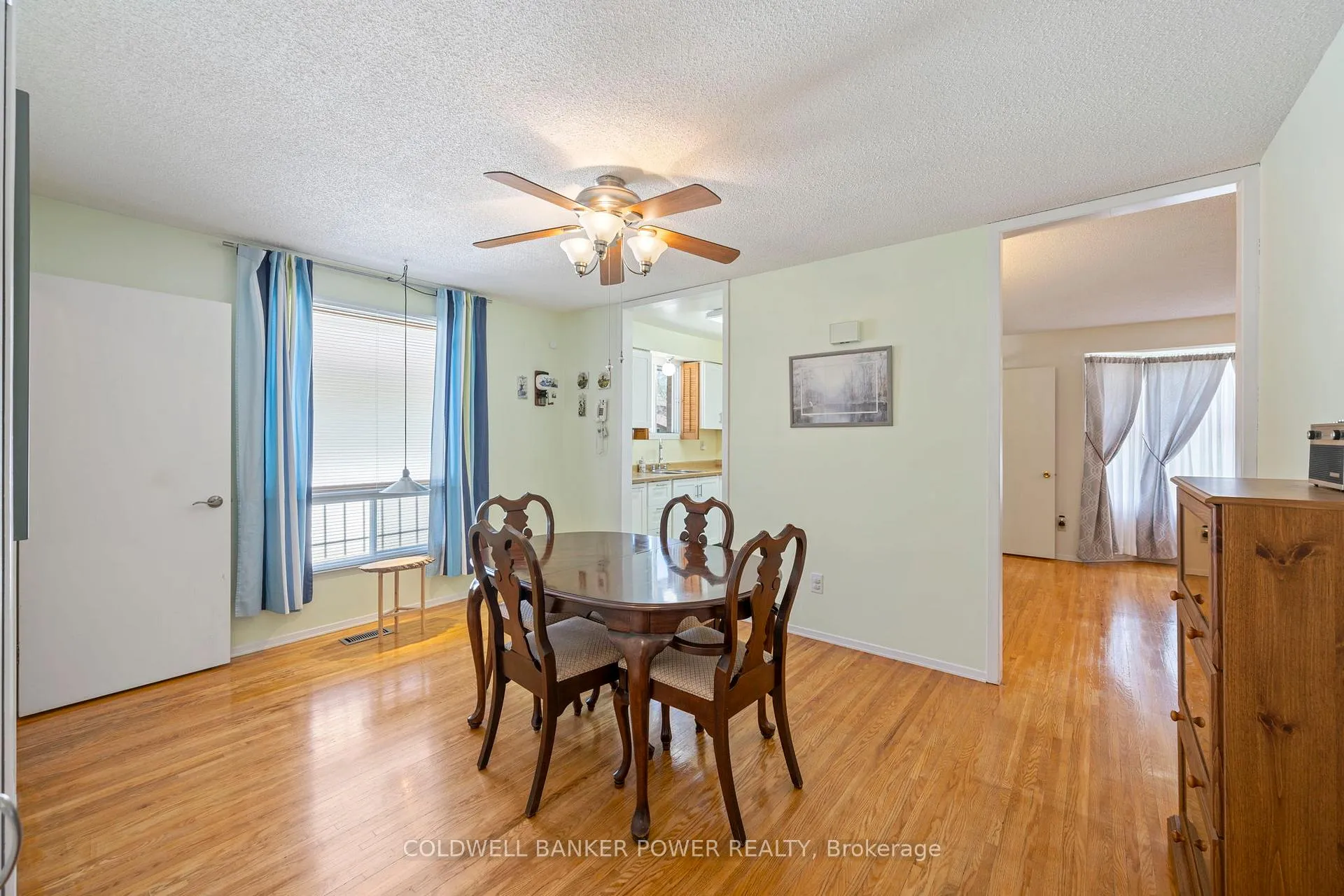 Photo 10 of 359 Speight Boulevard, London, East I — HOMEH