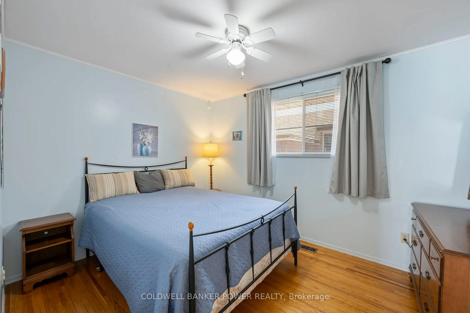 Photo 11 of 359 Speight Boulevard, London, East I — HOMEH
