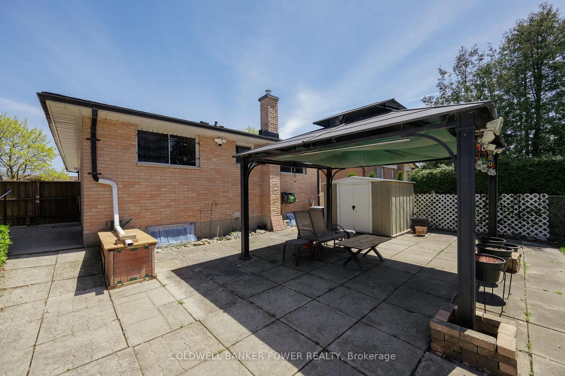 Photo 22 of 359 Speight Boulevard, London, East I — HOMEH