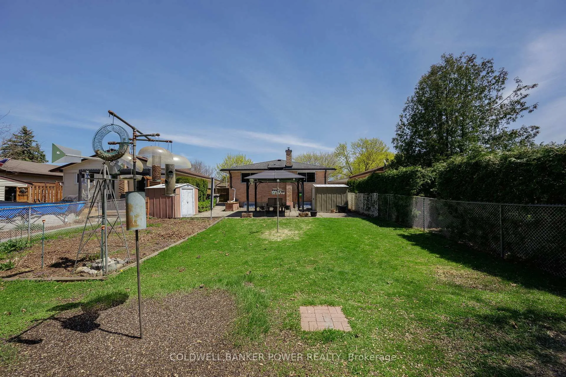 Photo 25 of 359 Speight Boulevard, London, East I — HOMEH