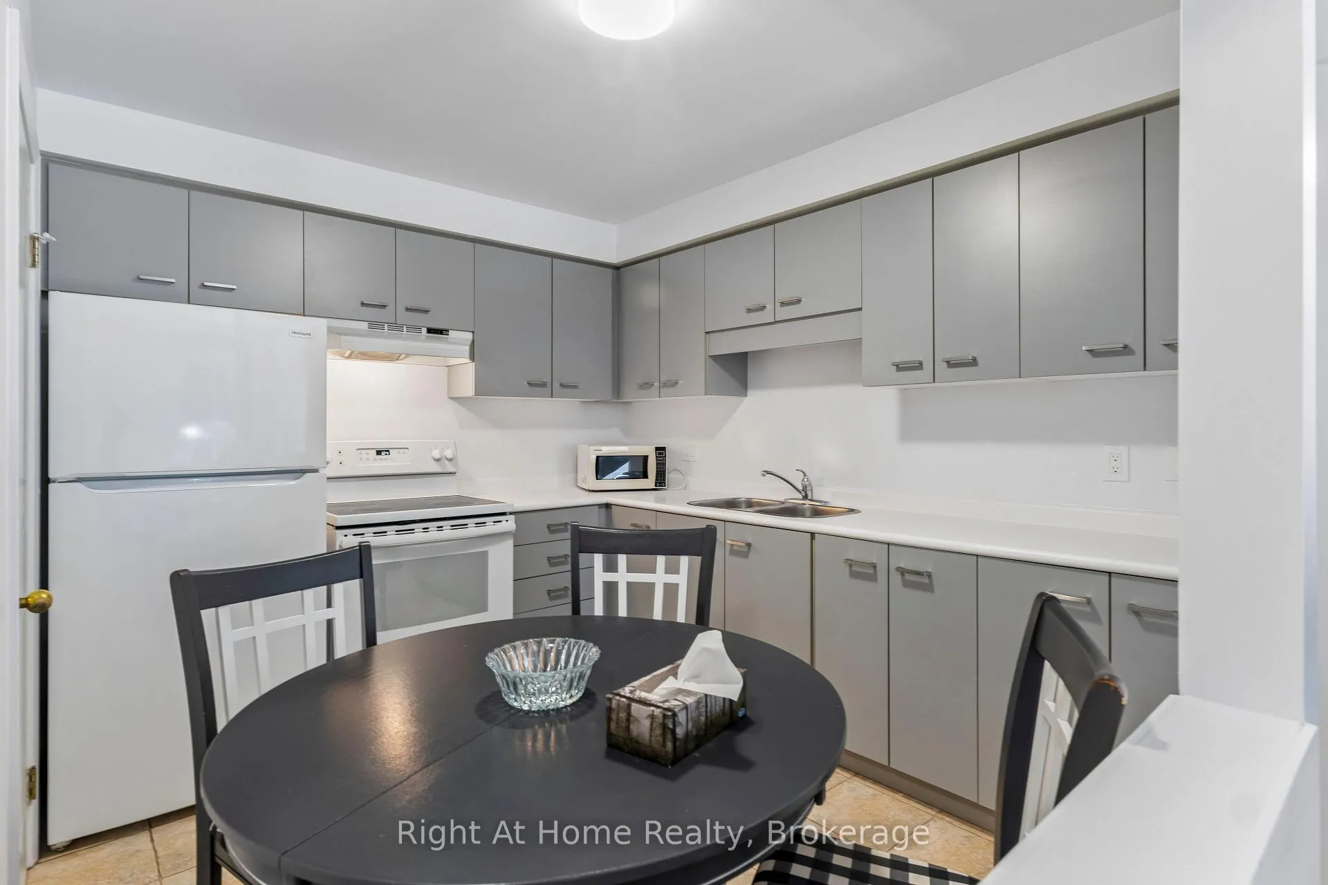 Photo 6 of Unit 310, 565 Greenfield Avenue, Kitchener — HOMEH