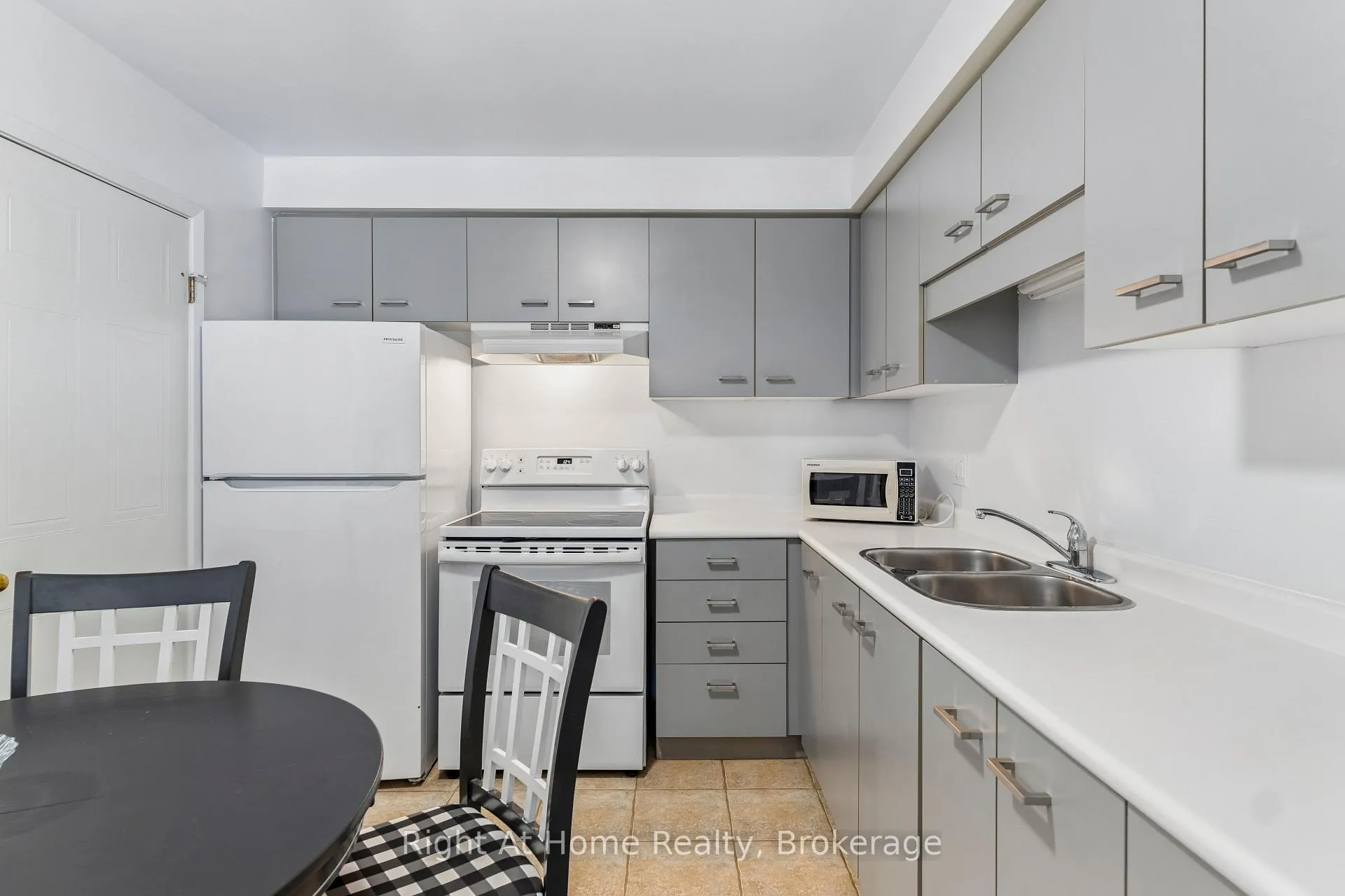 Photo 7 of Unit 310, 565 Greenfield Avenue, Kitchener — HOMEH