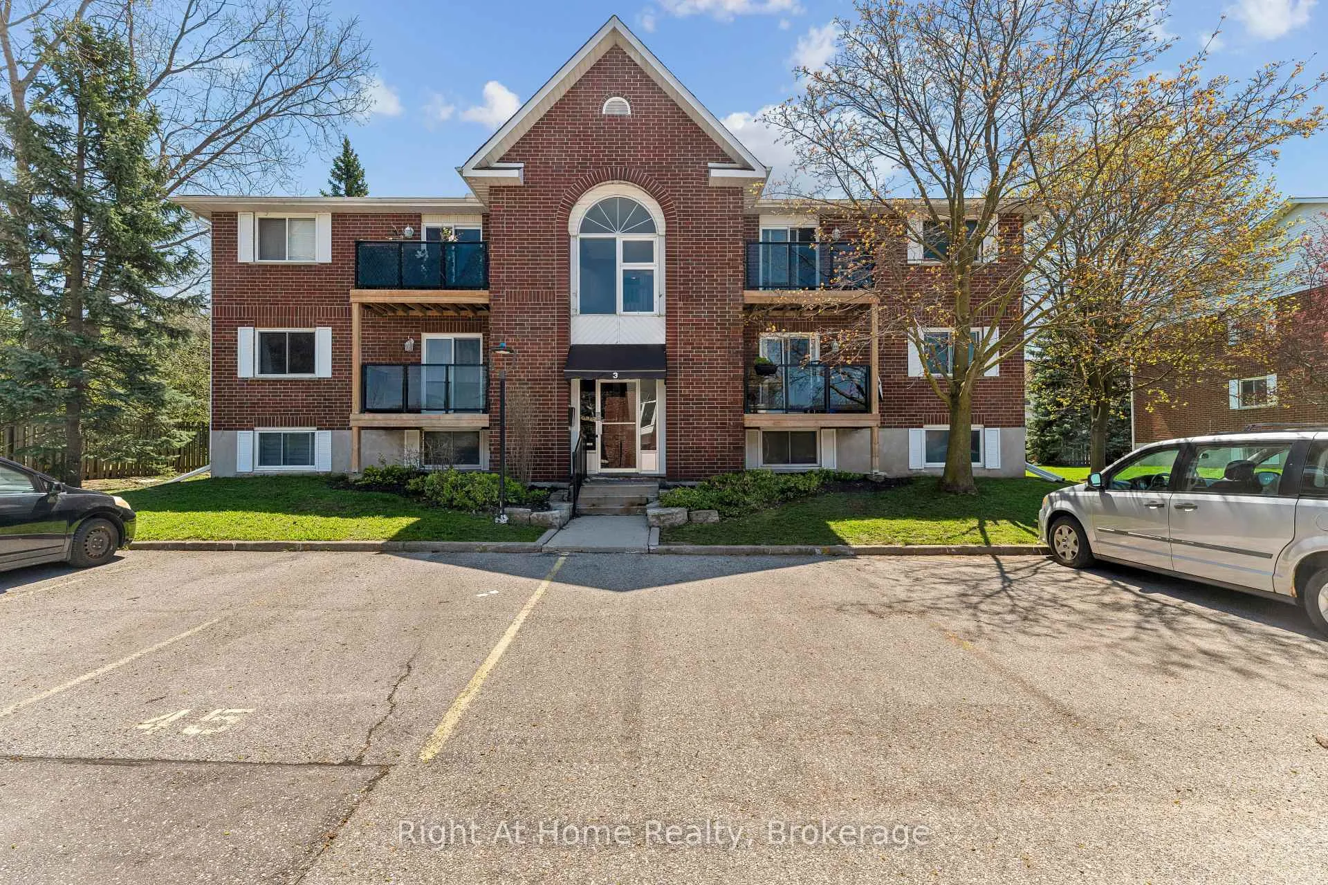 Photo 22 of Unit 310, 565 Greenfield Avenue, Kitchener — HOMEH