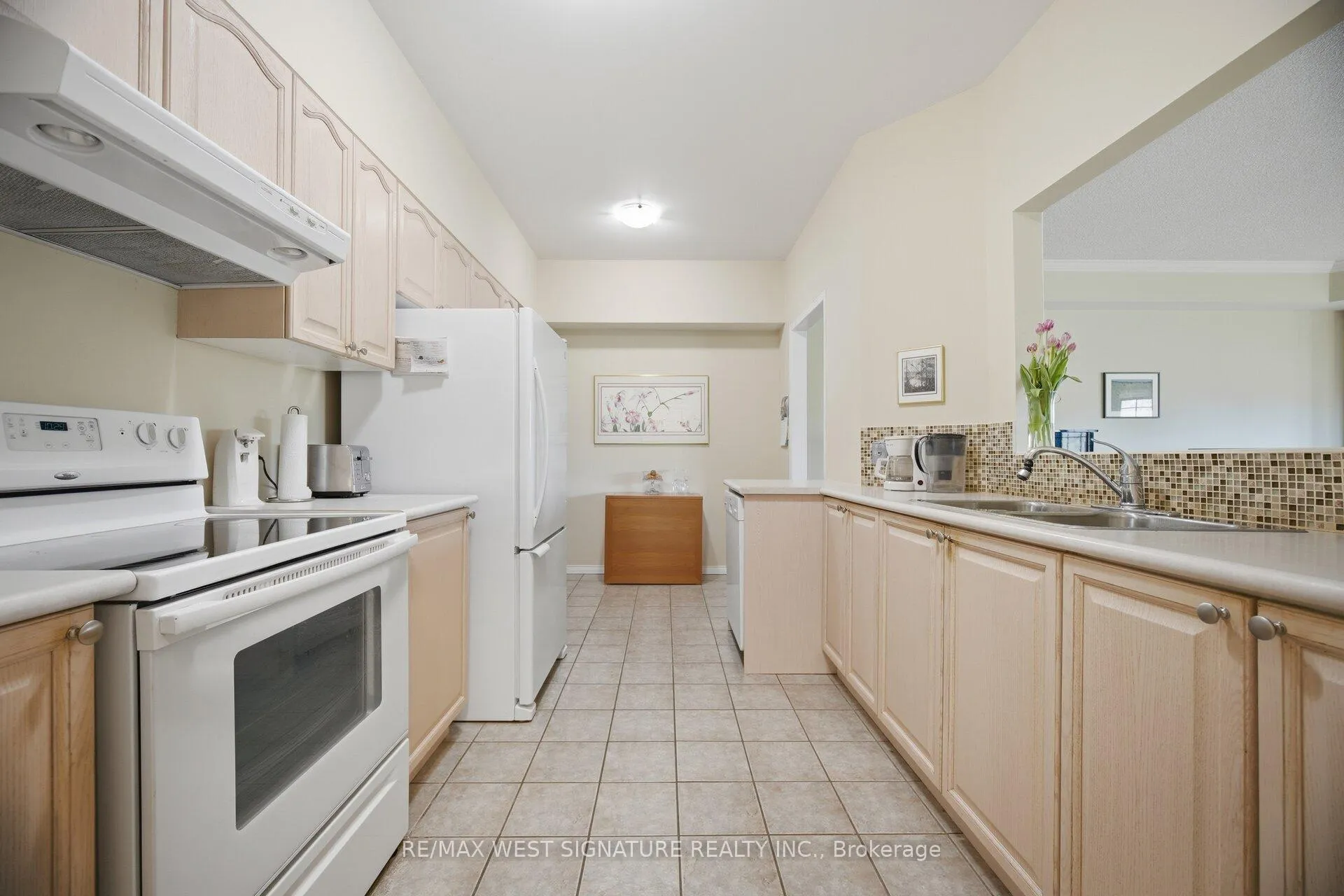 Photo 12 of Unit 102, 75 Treelawn Boulevard, Vaughan, Kleinburg — HOMEH