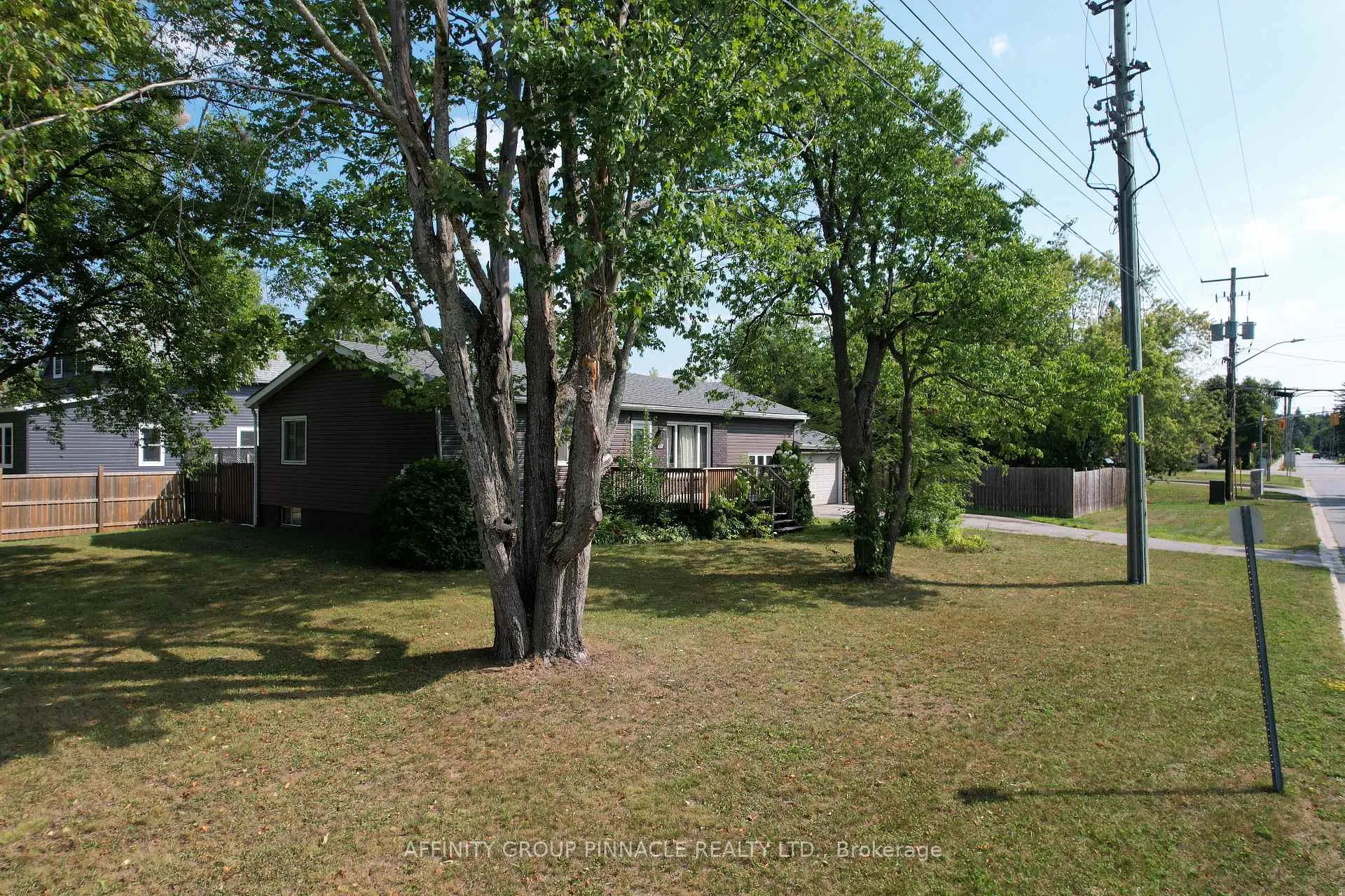 Photo 4 of 221 Dill Street, Bracebridge, Monck (Bracebridge) — HOMEH