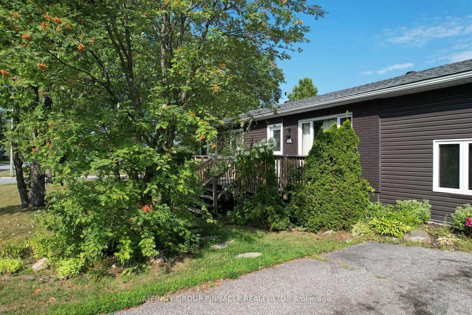Photo 6 of 221 Dill Street, Bracebridge, Monck (Bracebridge) — HOMEH