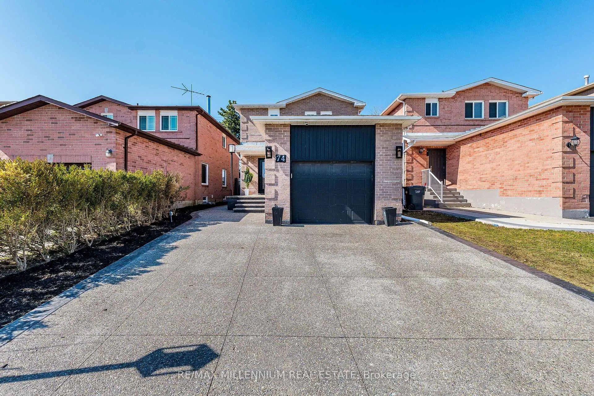 Photo 1 of 74 Atkins Circle, Brampton, Northwood Park — HOMEH