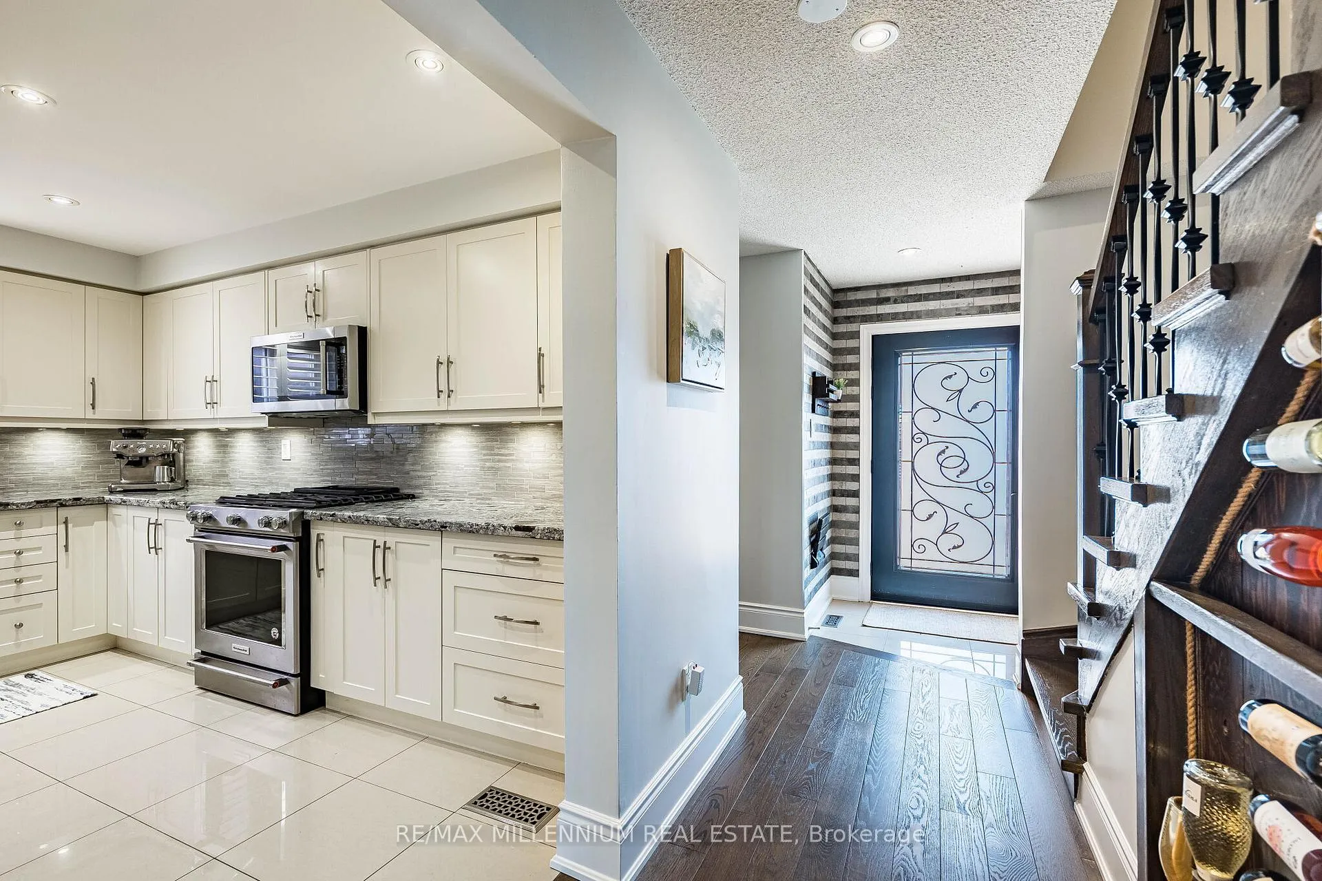 Photo 4 of 74 Atkins Circle, Brampton, Northwood Park — HOMEH