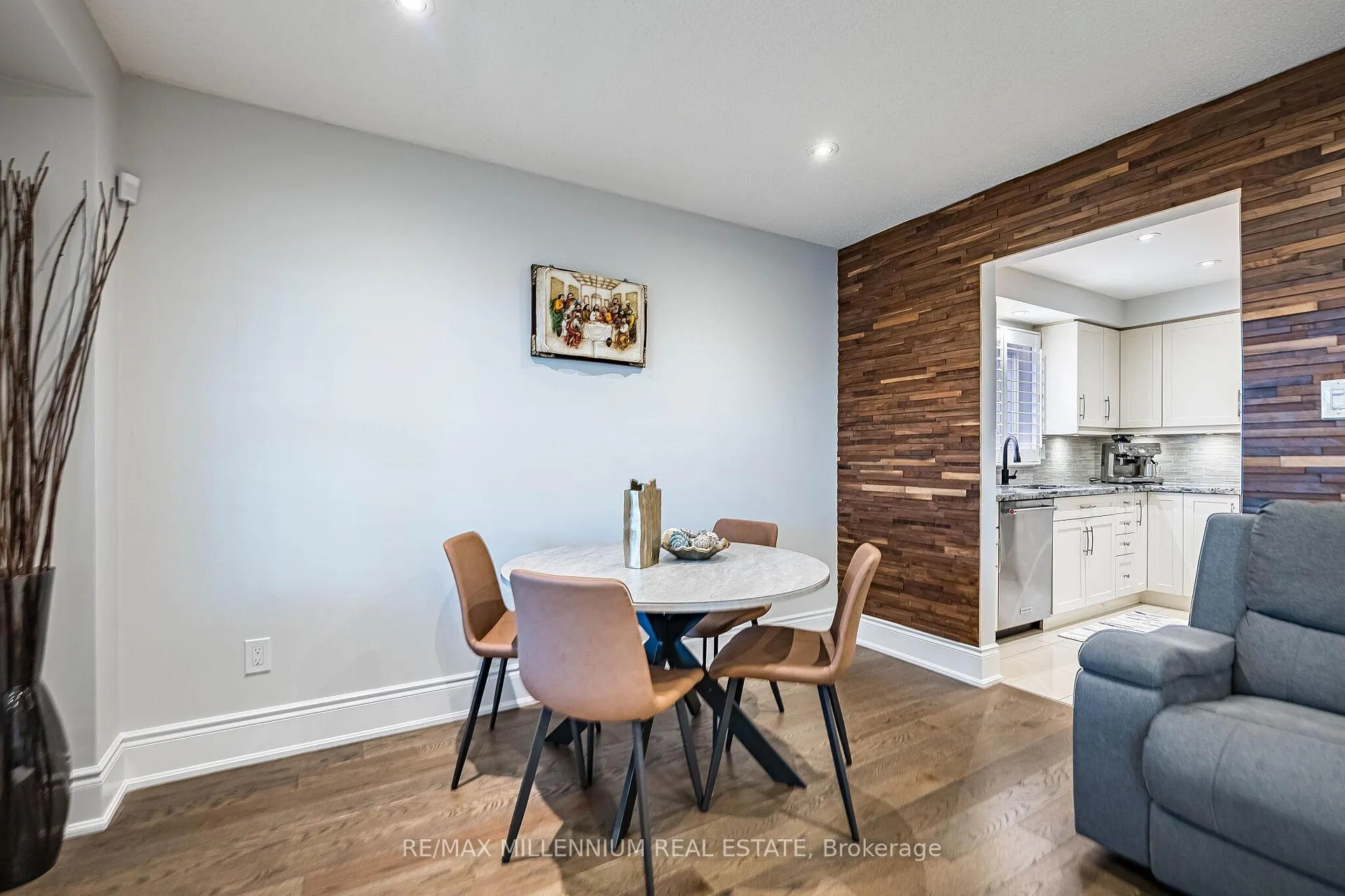 Photo 9 of 74 Atkins Circle, Brampton, Northwood Park — HOMEH