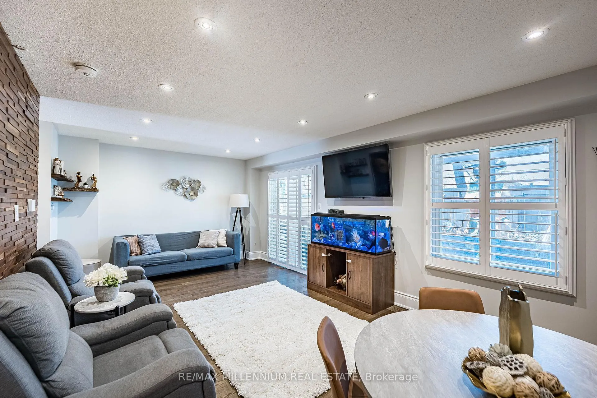 Photo 10 of 74 Atkins Circle, Brampton, Northwood Park — HOMEH