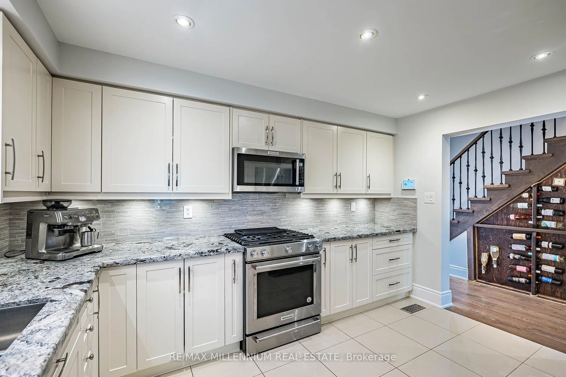 Photo 12 of 74 Atkins Circle, Brampton, Northwood Park — HOMEH