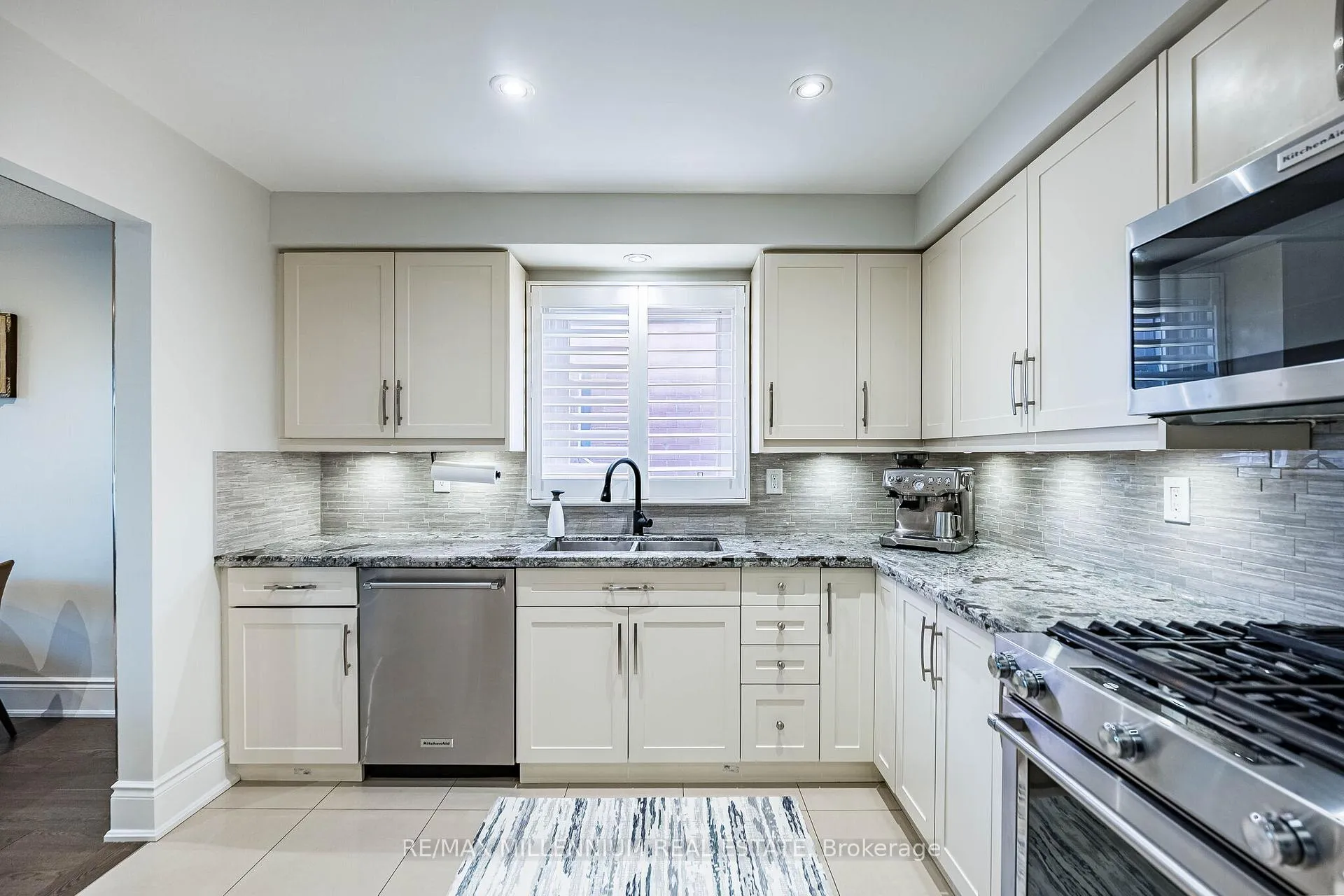 Photo 14 of 74 Atkins Circle, Brampton, Northwood Park — HOMEH