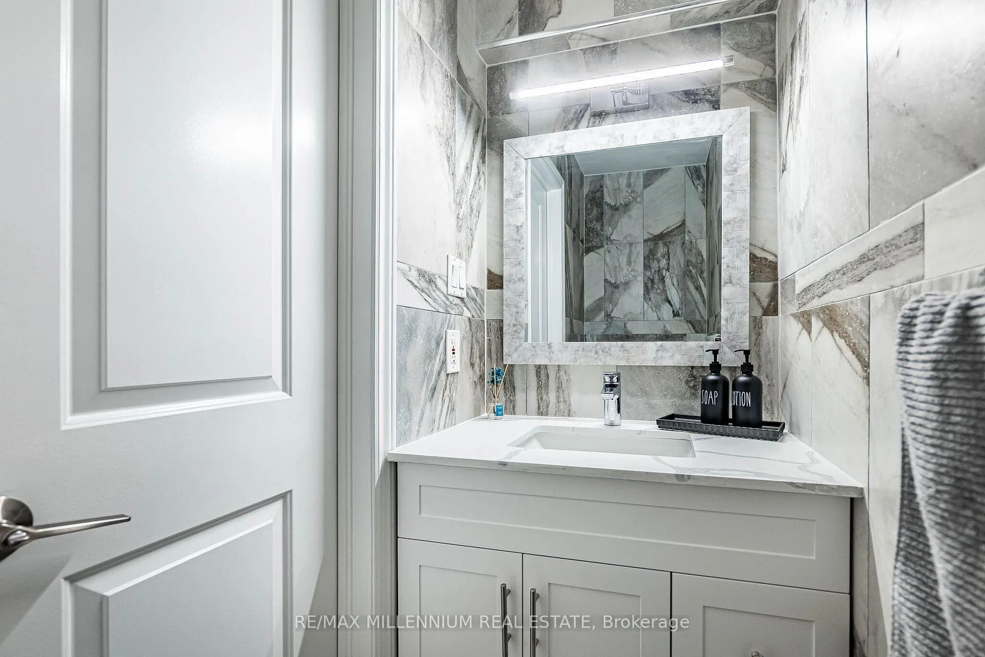 Photo 16 of 74 Atkins Circle, Brampton, Northwood Park — HOMEH