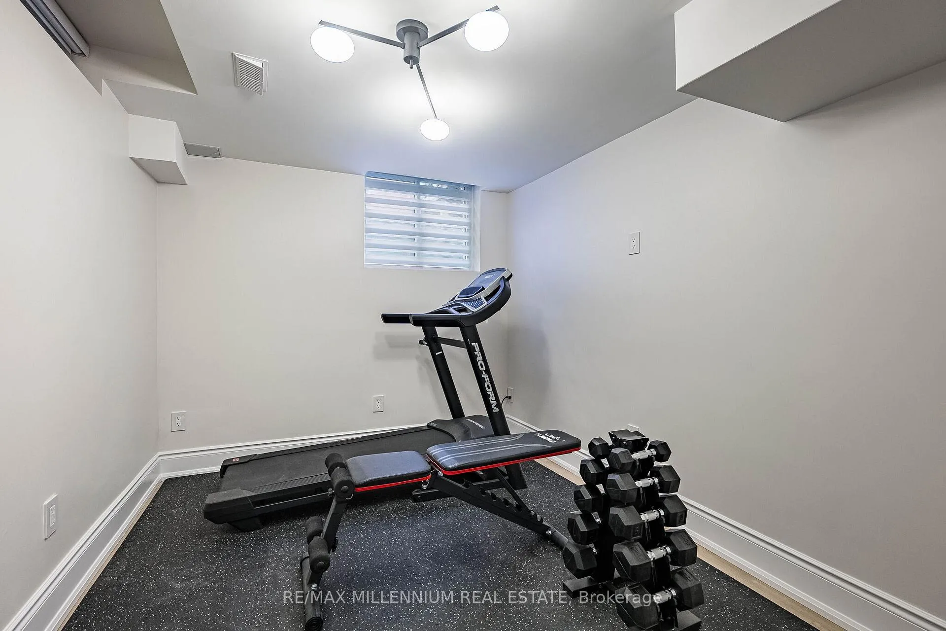 Photo 32 of 74 Atkins Circle, Brampton, Northwood Park — HOMEH