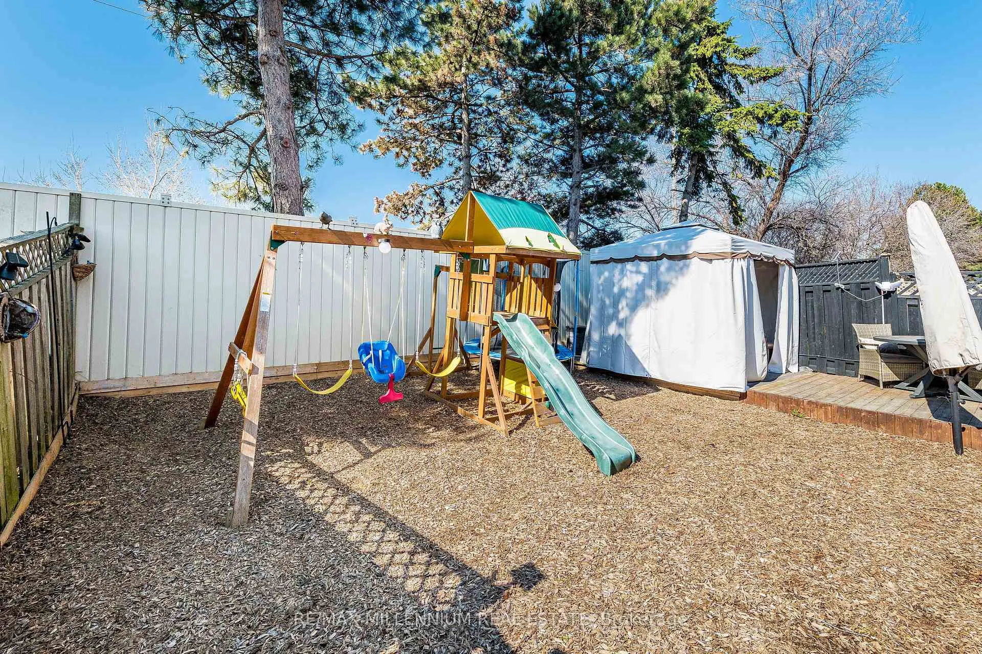 Photo 41 of 74 Atkins Circle, Brampton, Northwood Park — HOMEH
