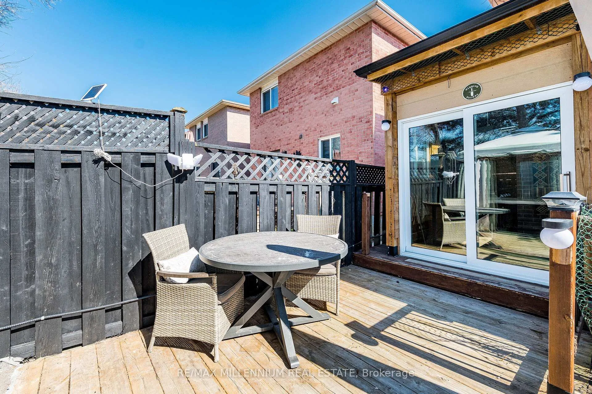 Photo 45 of 74 Atkins Circle, Brampton, Northwood Park — HOMEH