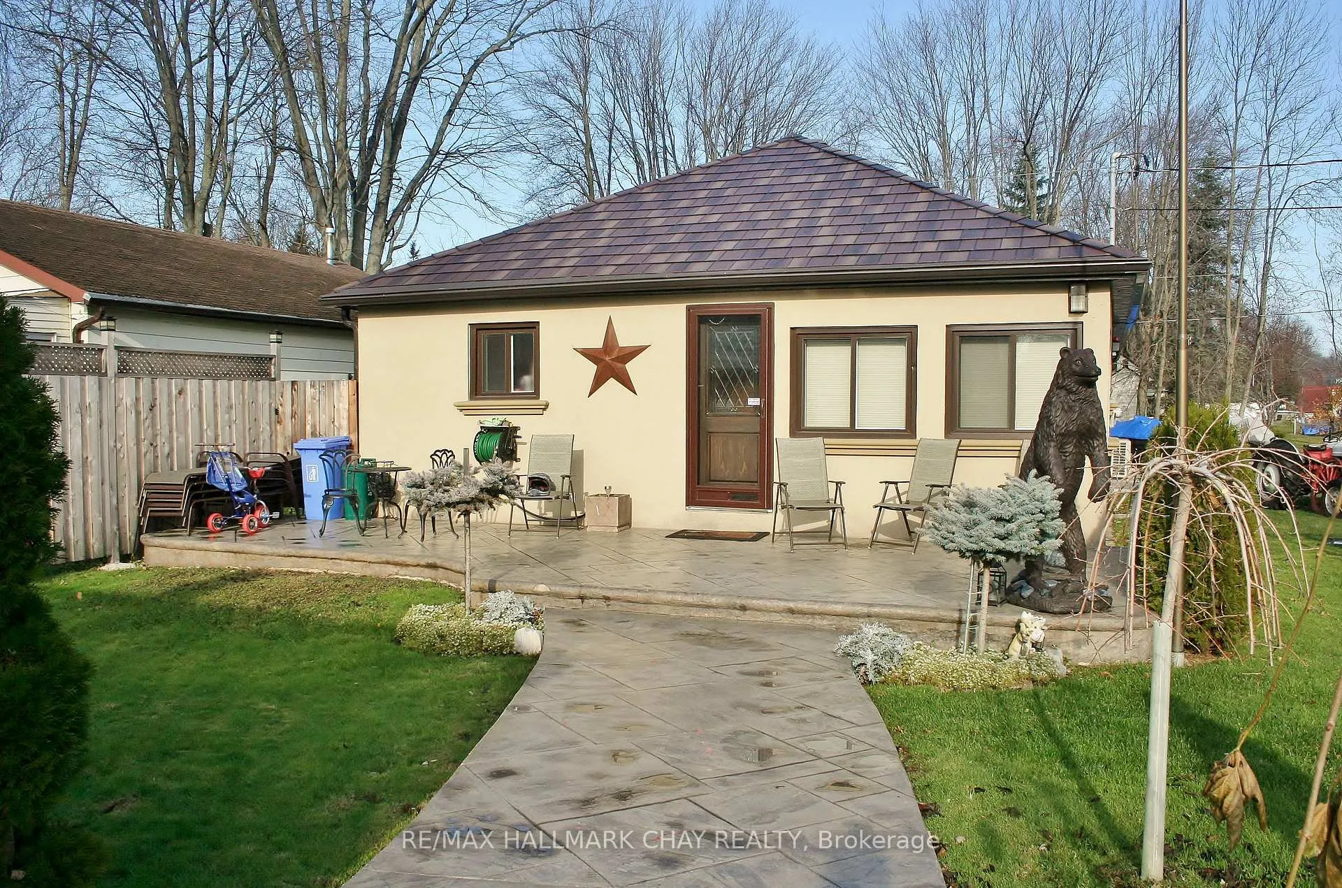Front of 1099 Poplar Drive