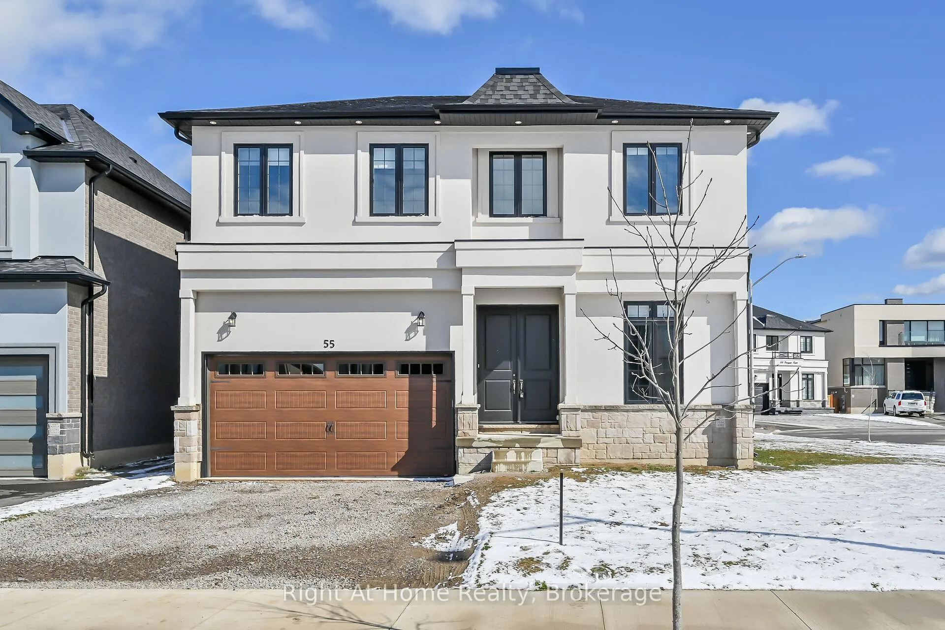 Photo 3 of 55 Eringate Court, Hamilton, Stoney Creek Mountain — HOMEH