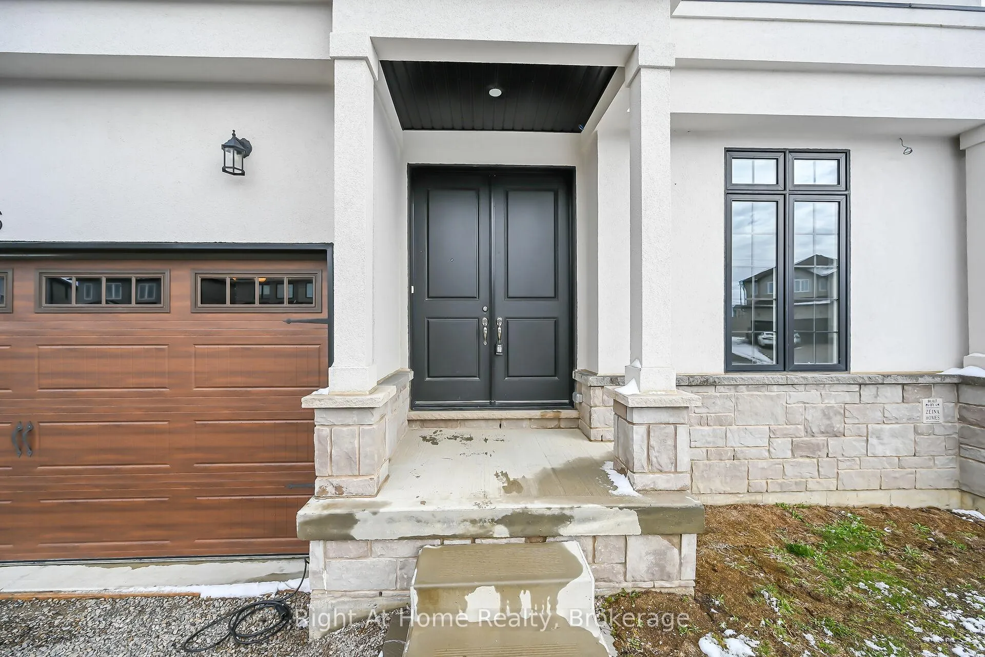 Photo 4 of 55 Eringate Court, Hamilton, Stoney Creek Mountain — HOMEH
