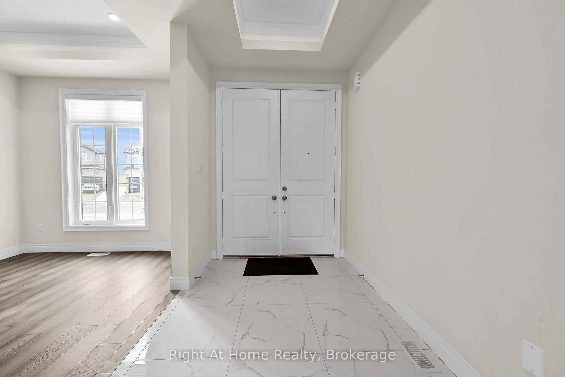 Photo 5 of 55 Eringate Court, Hamilton, Stoney Creek Mountain — HOMEH