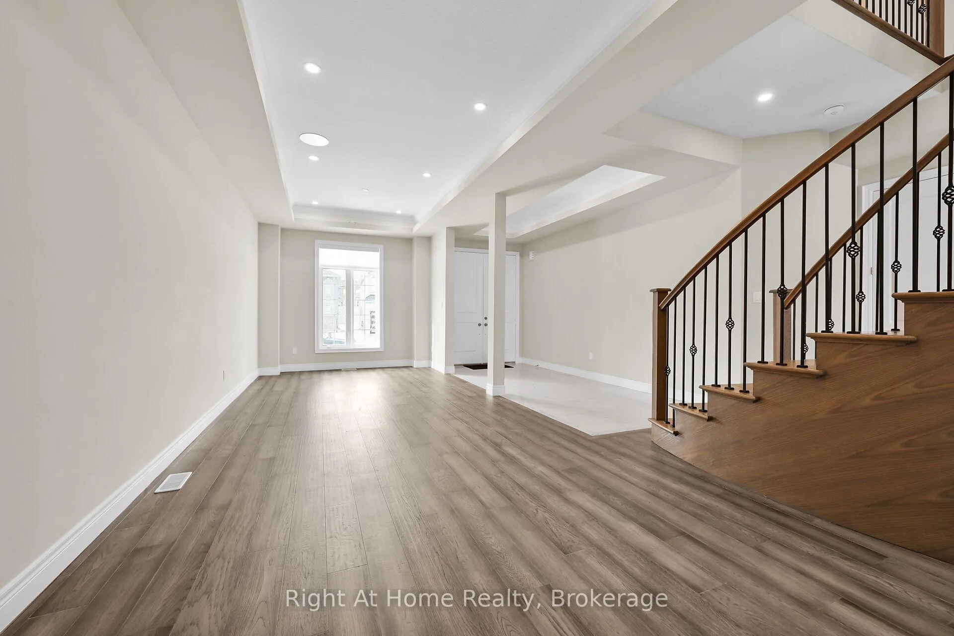 Photo 10 of 55 Eringate Court, Hamilton, Stoney Creek Mountain — HOMEH