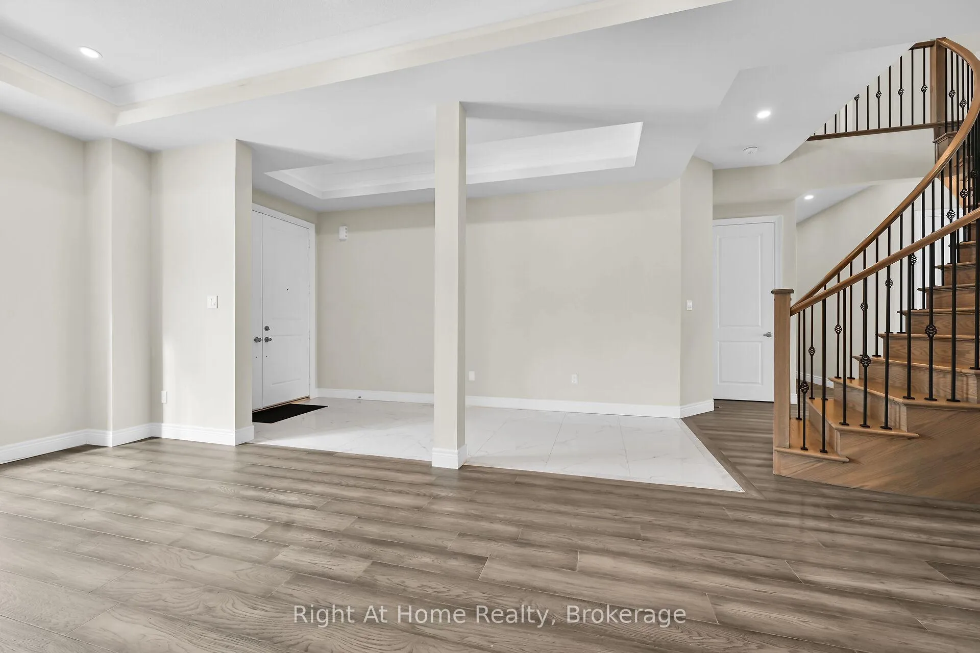 Photo 11 of 55 Eringate Court, Hamilton, Stoney Creek Mountain — HOMEH