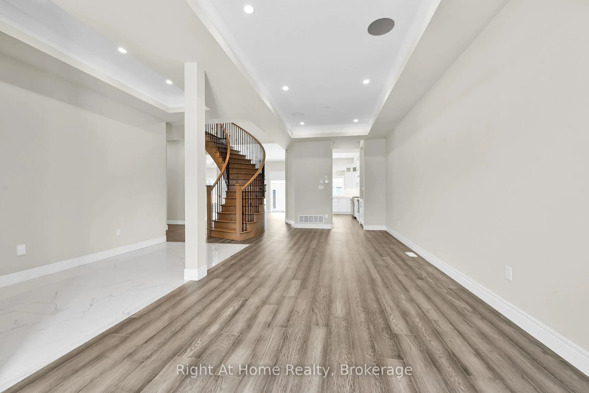 Photo 12 of 55 Eringate Court, Hamilton, Stoney Creek Mountain — HOMEH
