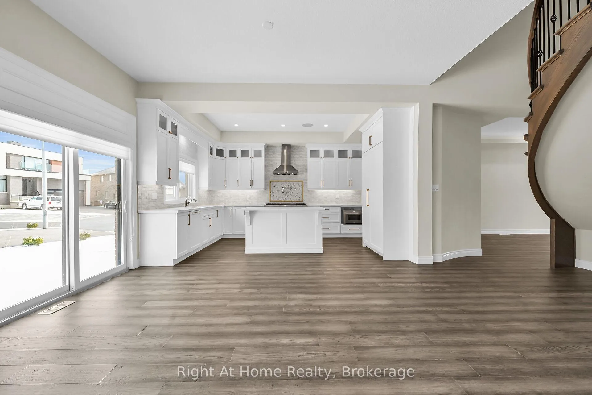Photo 13 of 55 Eringate Court, Hamilton, Stoney Creek Mountain — HOMEH