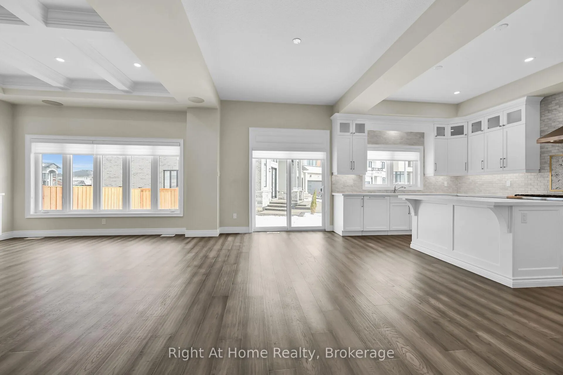 Photo 14 of 55 Eringate Court, Hamilton, Stoney Creek Mountain — HOMEH
