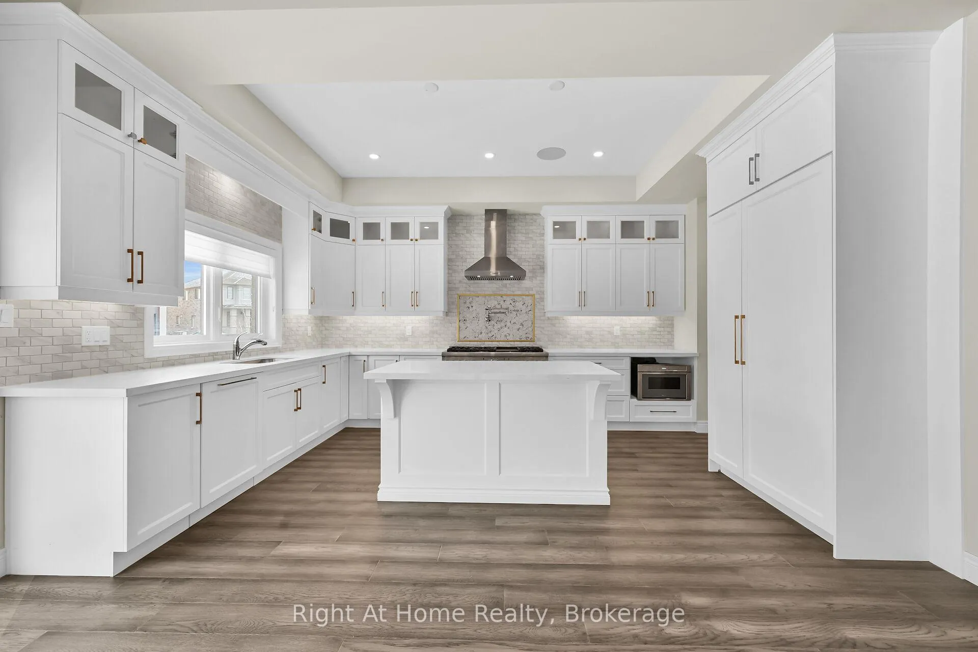 Photo 16 of 55 Eringate Court, Hamilton, Stoney Creek Mountain — HOMEH