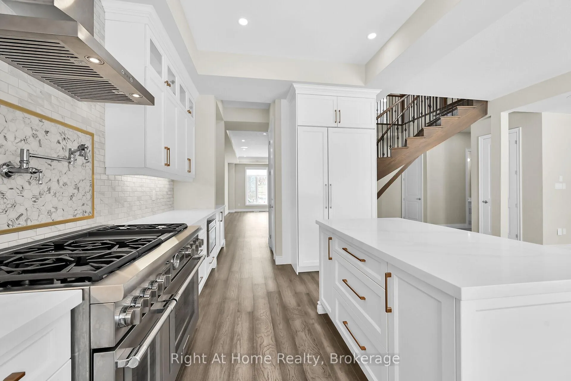 Photo 18 of 55 Eringate Court, Hamilton, Stoney Creek Mountain — HOMEH