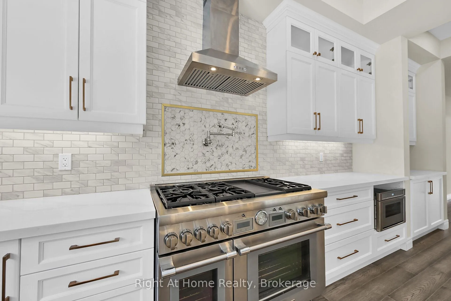 Photo 23 of 55 Eringate Court, Hamilton, Stoney Creek Mountain — HOMEH