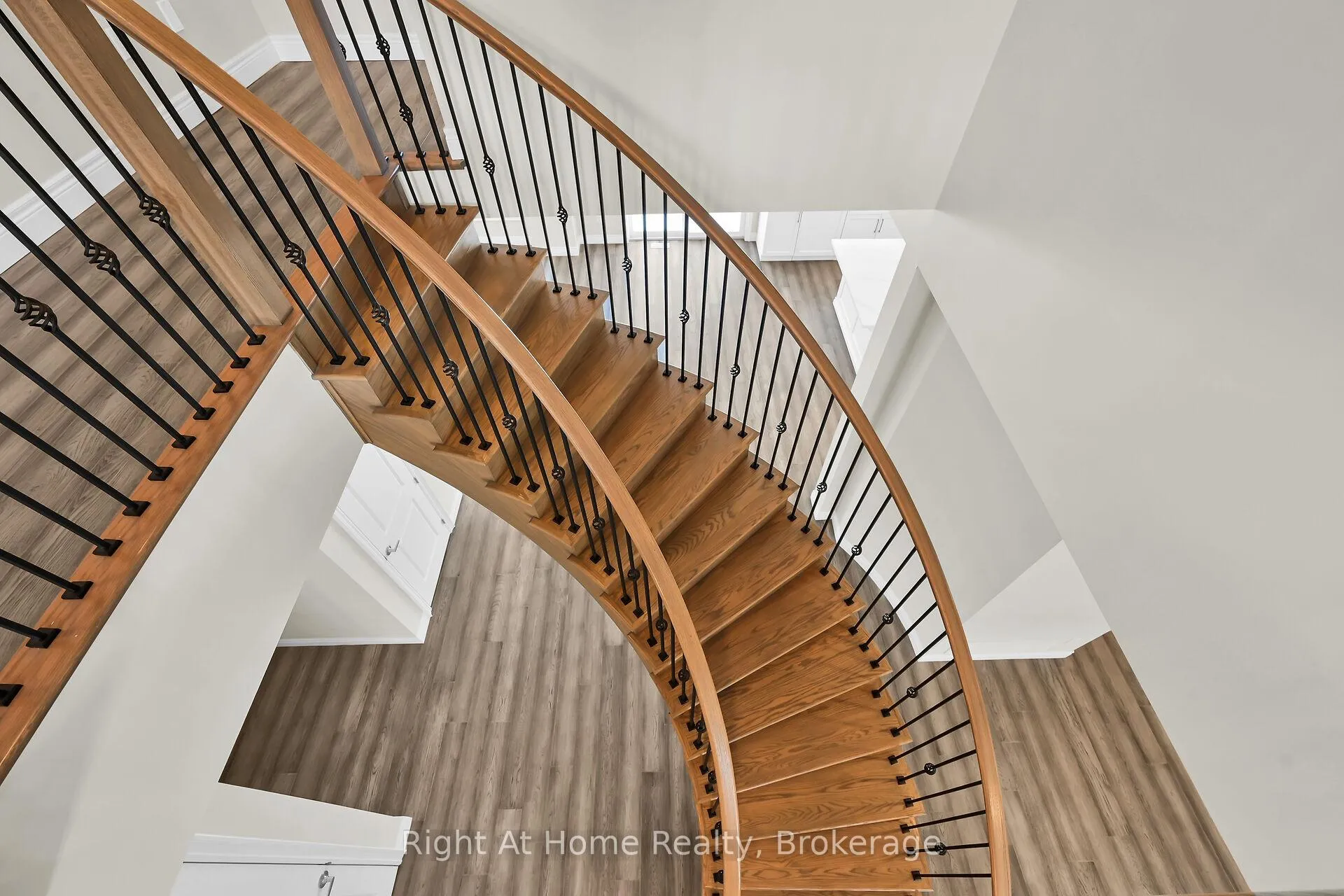 Photo 28 of 55 Eringate Court, Hamilton, Stoney Creek Mountain — HOMEH