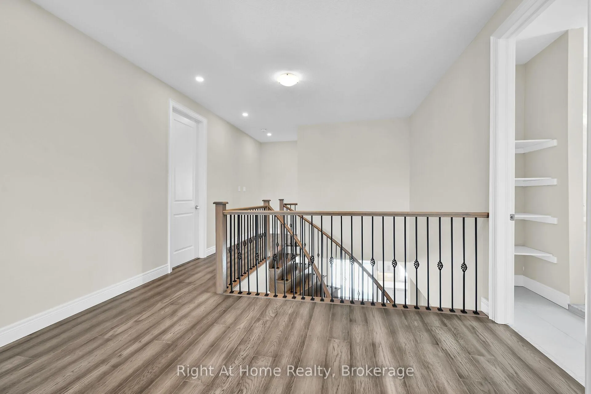 Photo 30 of 55 Eringate Court, Hamilton, Stoney Creek Mountain — HOMEH