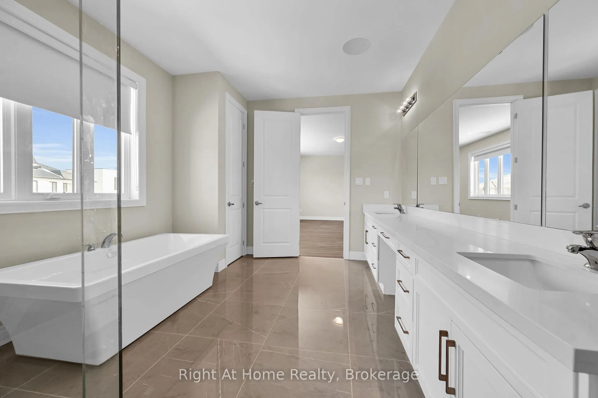 Photo 34 of 55 Eringate Court, Hamilton, Stoney Creek Mountain — HOMEH