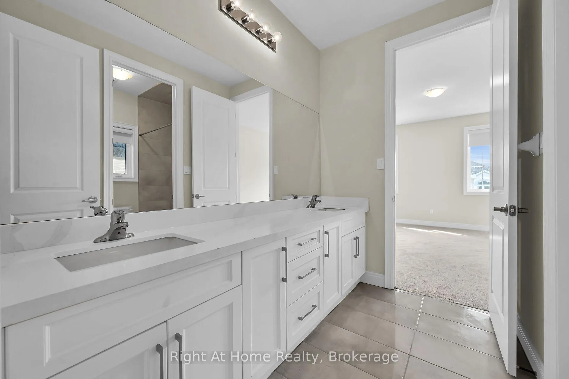 Photo 37 of 55 Eringate Court, Hamilton, Stoney Creek Mountain — HOMEH