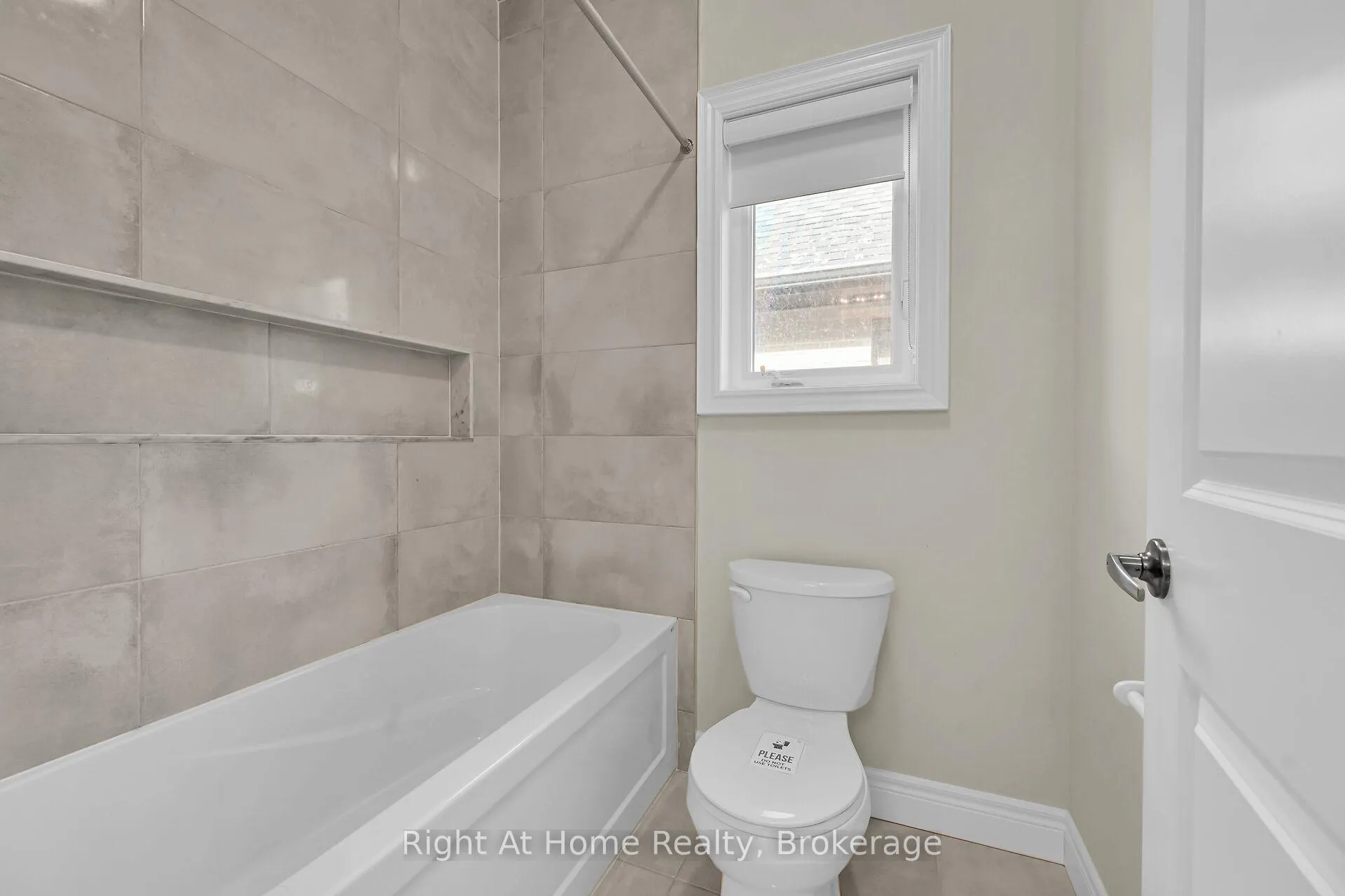 Photo 38 of 55 Eringate Court, Hamilton, Stoney Creek Mountain — HOMEH