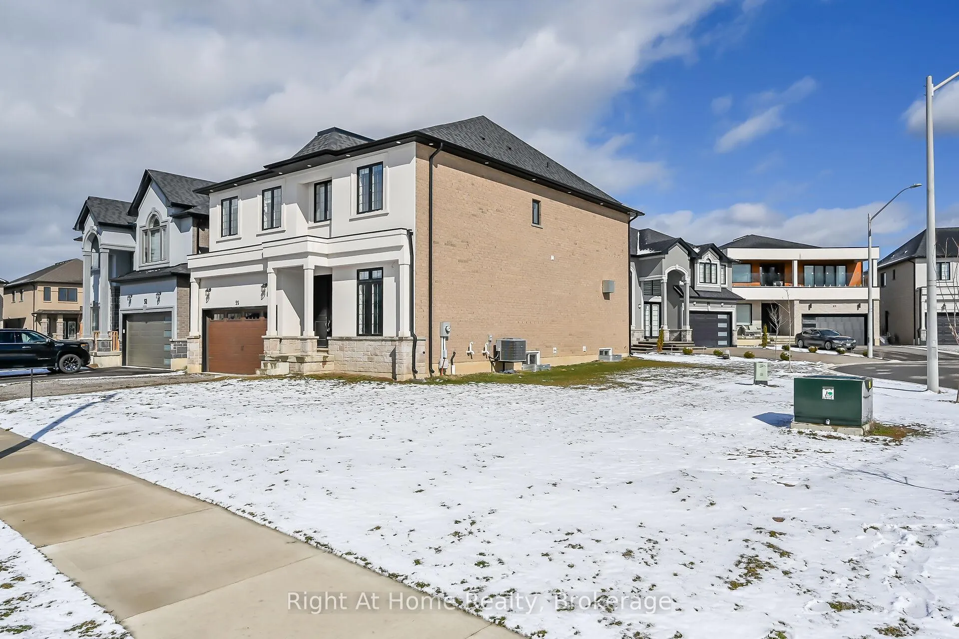 Photo 43 of 55 Eringate Court, Hamilton, Stoney Creek Mountain — HOMEH