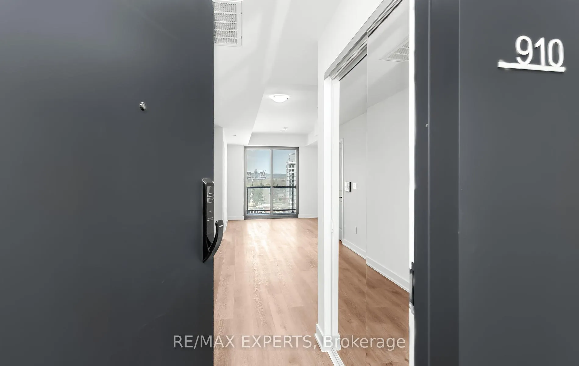 Photo 7 of Unit 910, 2075 Lakeshore Road, Burlington, Brant — HOMEH