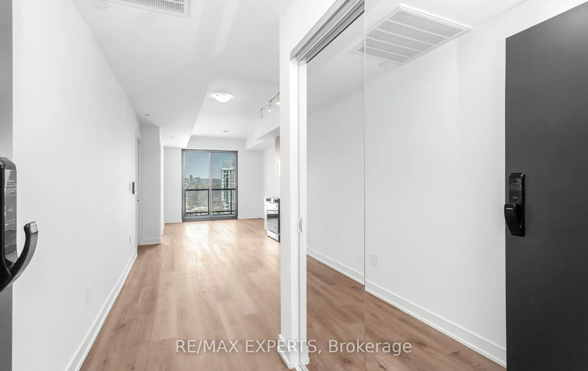 Photo 8 of Unit 910, 2075 Lakeshore Road, Burlington, Brant — HOMEH