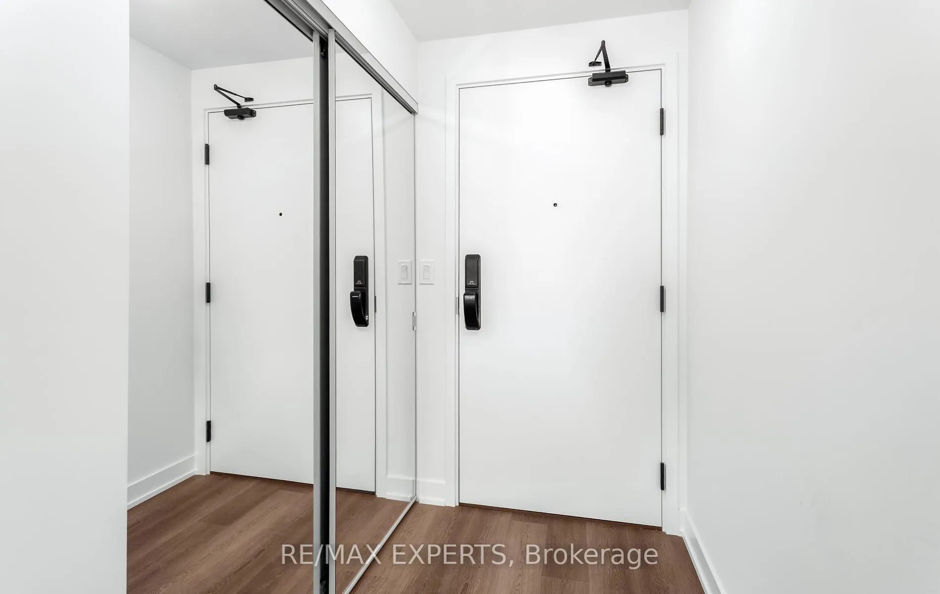 Photo 9 of Unit 910, 2075 Lakeshore Road, Burlington, Brant — HOMEH