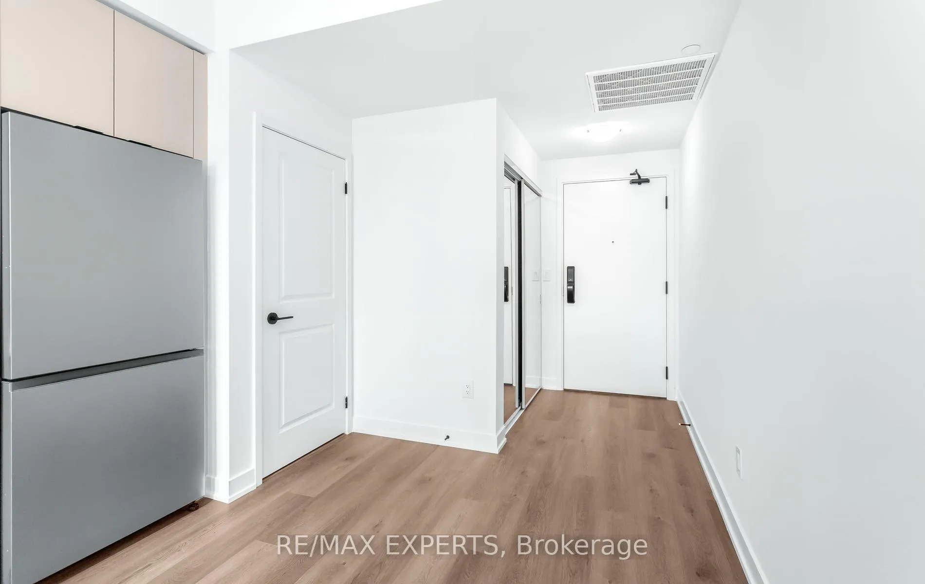 Photo 10 of Unit 910, 2075 Lakeshore Road, Burlington, Brant — HOMEH