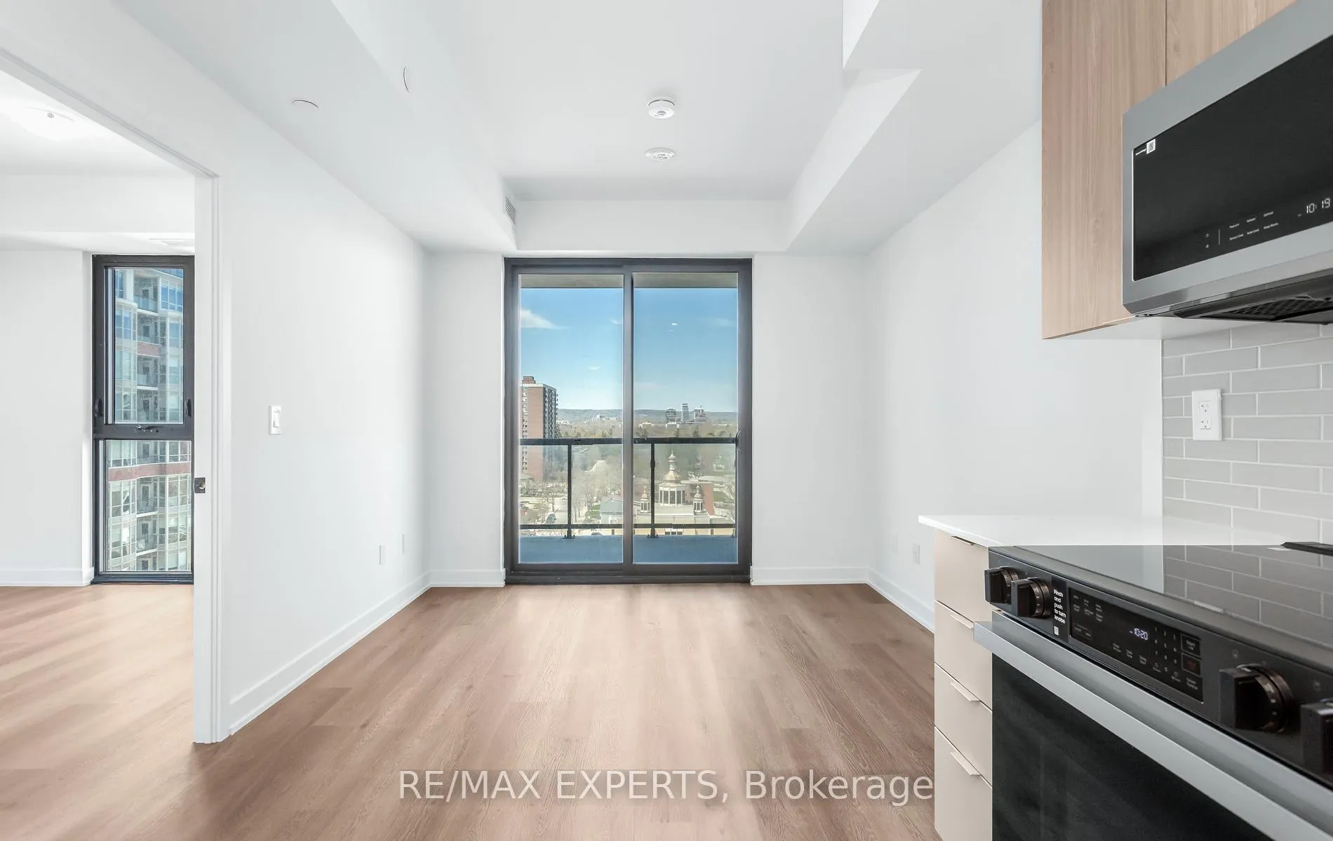 Photo 16 of Unit 910, 2075 Lakeshore Road, Burlington, Brant — HOMEH