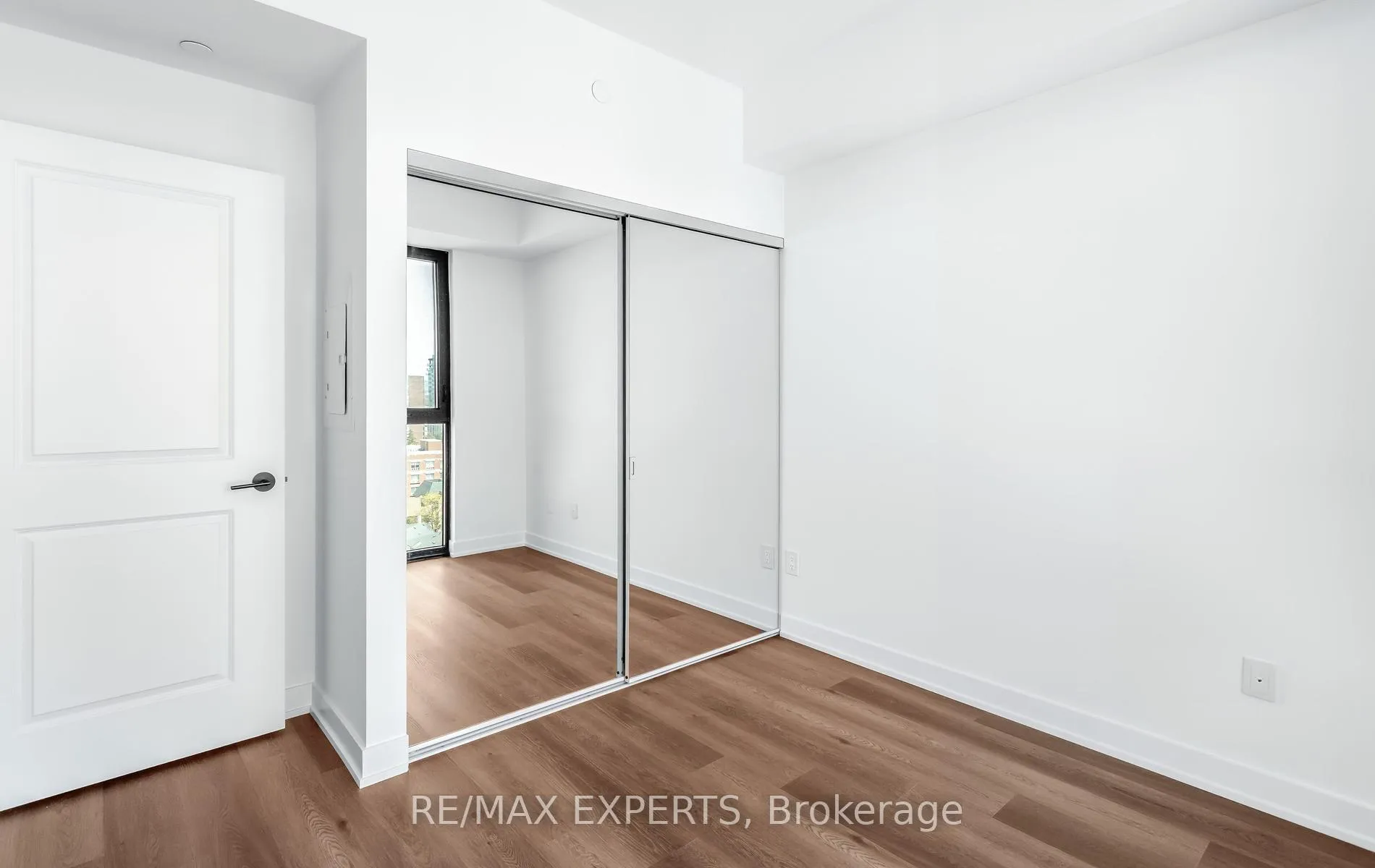 Photo 34 of Unit 910, 2075 Lakeshore Road, Burlington, Brant — HOMEH