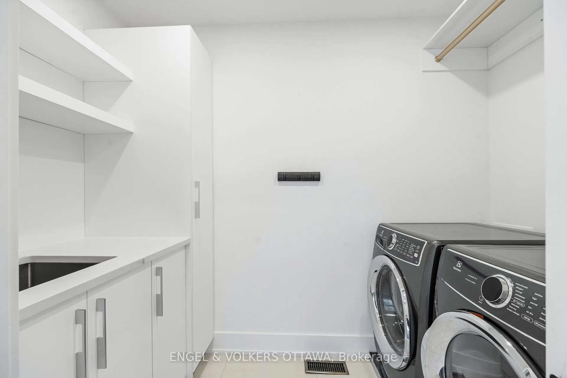 Photo 12 of 2154 Rice Avenue, Ottawa, Woodroffe — HOMEH