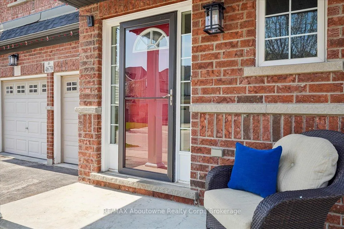 Photo 5 of 4679 Webb Street, Burlington, Alton — HOMEH