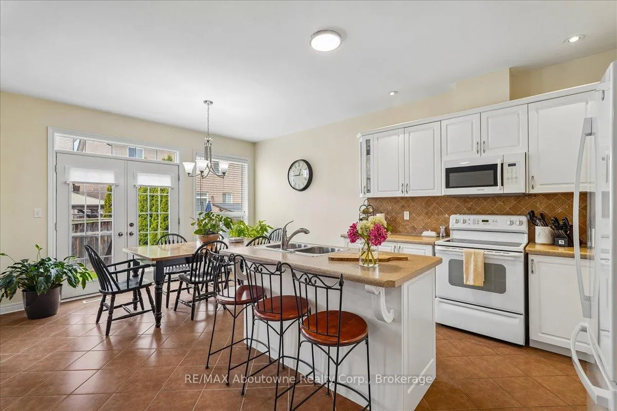 Photo 9 of 4679 Webb Street, Burlington, Alton — HOMEH
