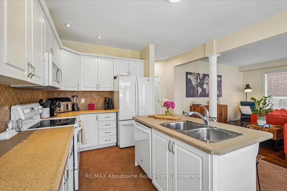 Photo 12 of 4679 Webb Street, Burlington, Alton — HOMEH