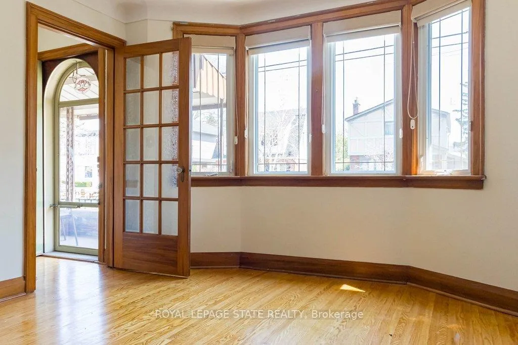 Photo 2 of 157 Longwood Road N, Hamilton, Westdale — HOMEH