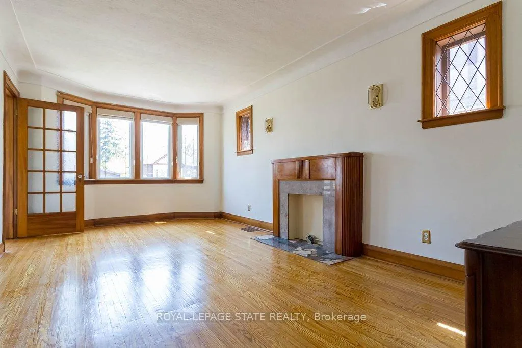 Photo 3 of 157 Longwood Road N, Hamilton, Westdale — HOMEH